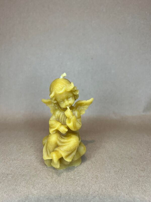 Свеча из пчелиного воска "ангел"