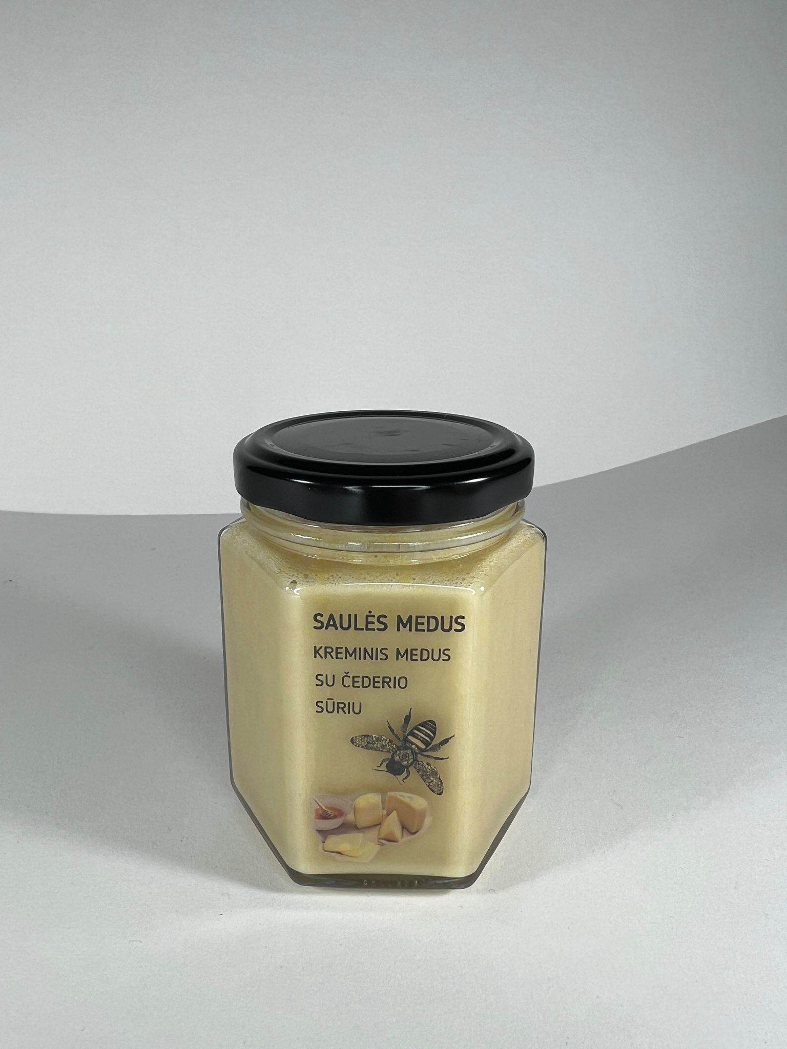 Natūralus medus su chedaru